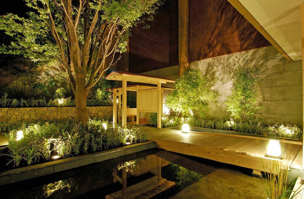 Hakone Tokinoshizuku Otel Dış mekan fotoğraf A Japanese garden at night